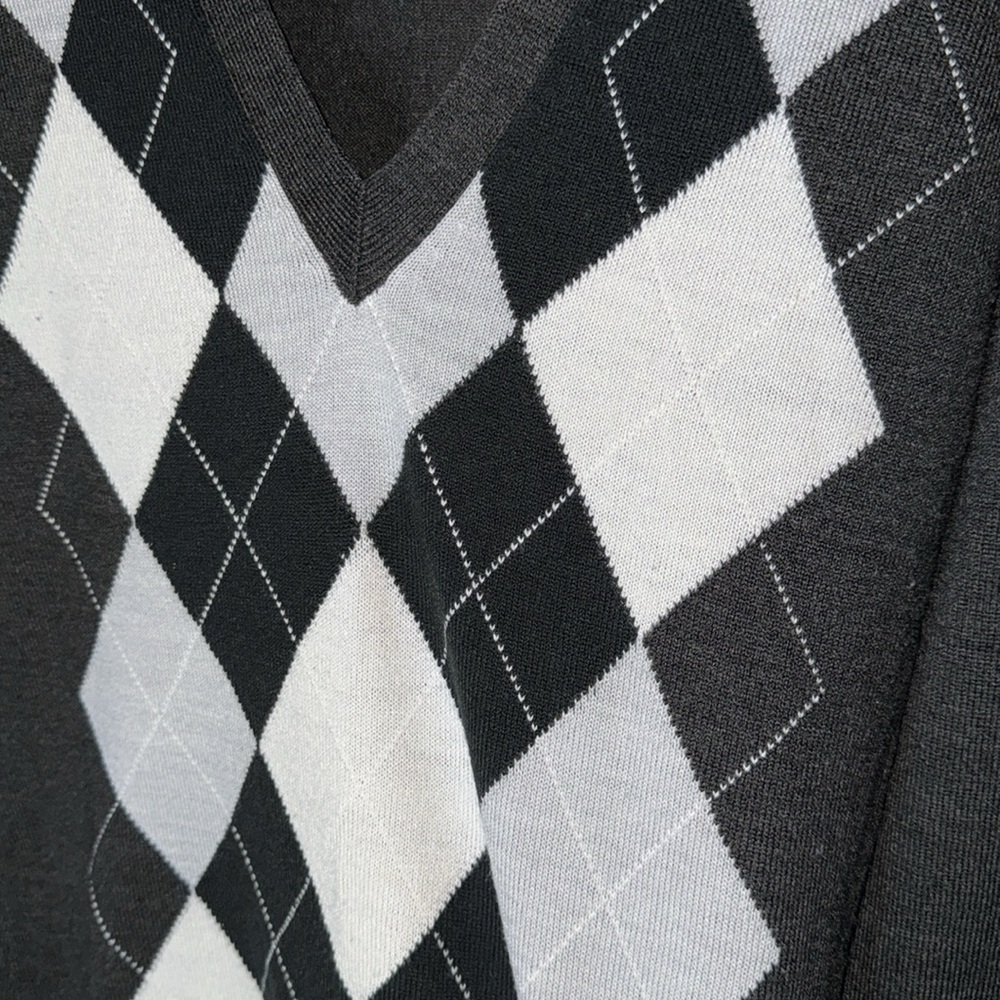 New York & Company- Gray Plaid V Neck Sweater Size Medium - Picture 6 of 8
